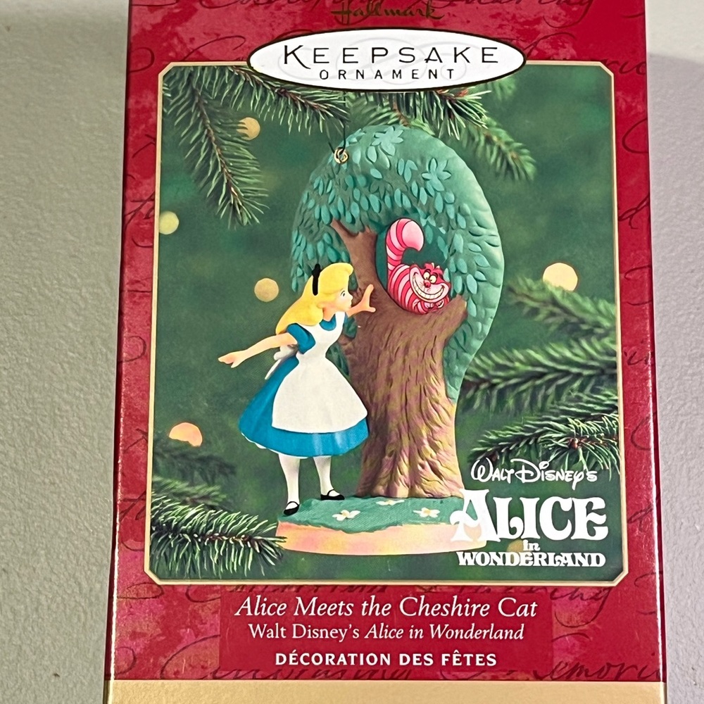 2000 Hallmark Alice in Wonderland ornament - Alice Meets the Cheshire Cat